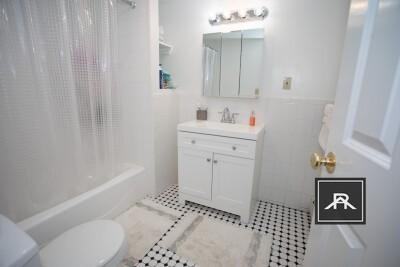 35 Glenville Ter - Photo 3 of 4