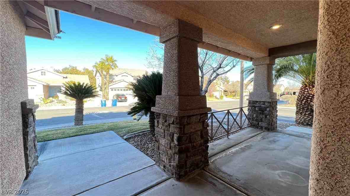 10121 Oakmoor Pl - Photo 4 of 37