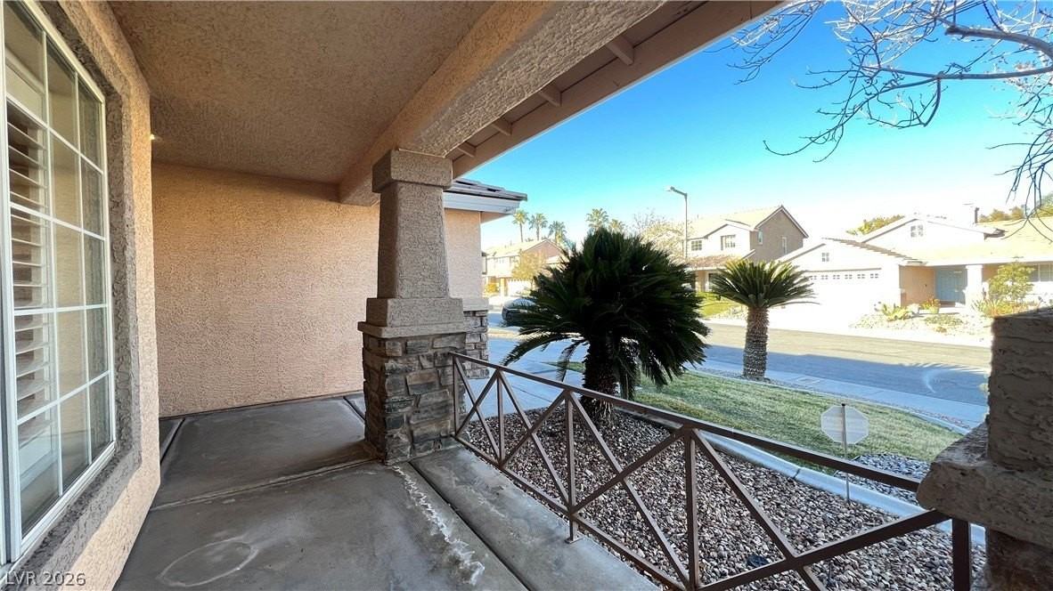 10121 Oakmoor Pl - Photo 5 of 37