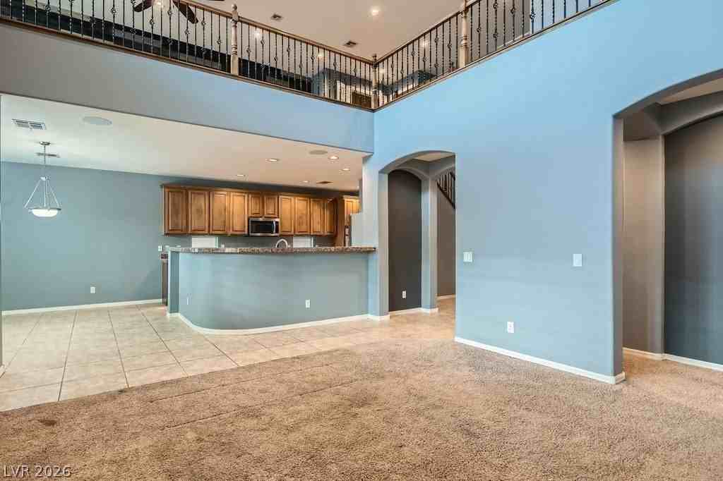 333 Shimmering Moon St - Photo 4 of 28