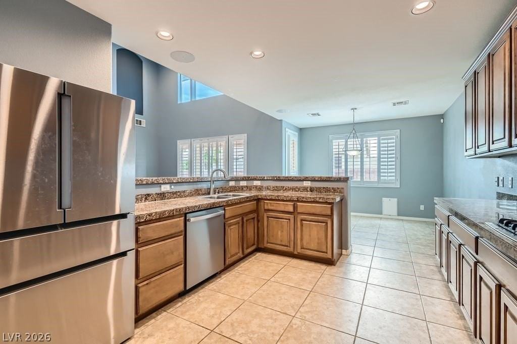 333 Shimmering Moon St - Photo 6 of 28