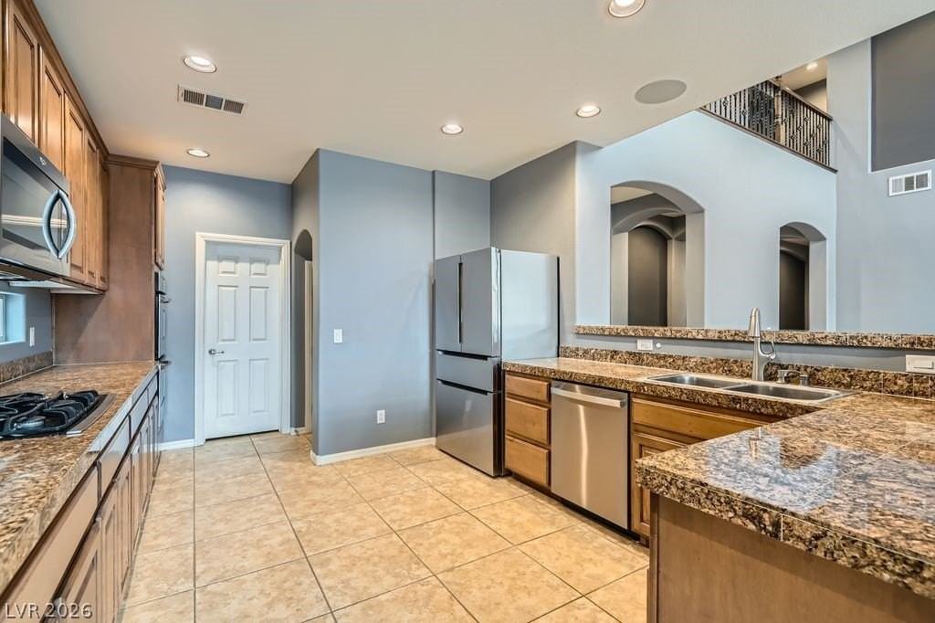 333 Shimmering Moon St - Photo 7 of 28