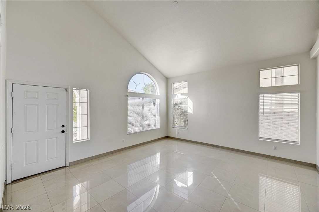 2546 Claridge Ave #0 - Photo 6 of 45