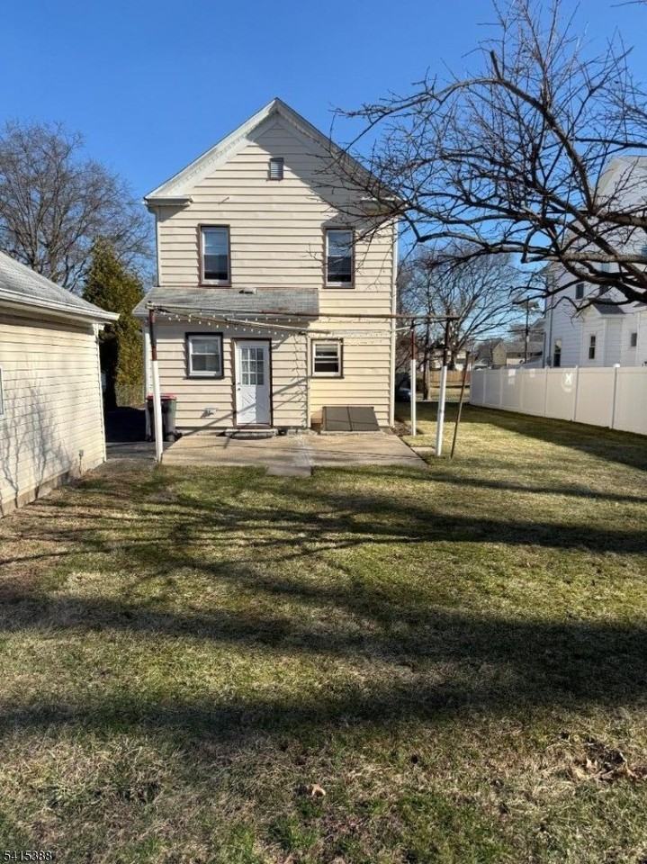 610 Downer St - Photo 2 of 10