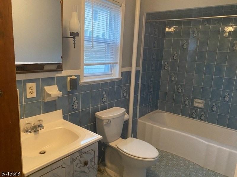 610 Downer St - Photo 7 of 10