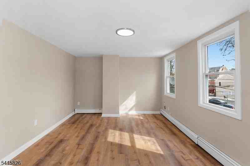 75 Garfield Ave - Photo 4 of 16