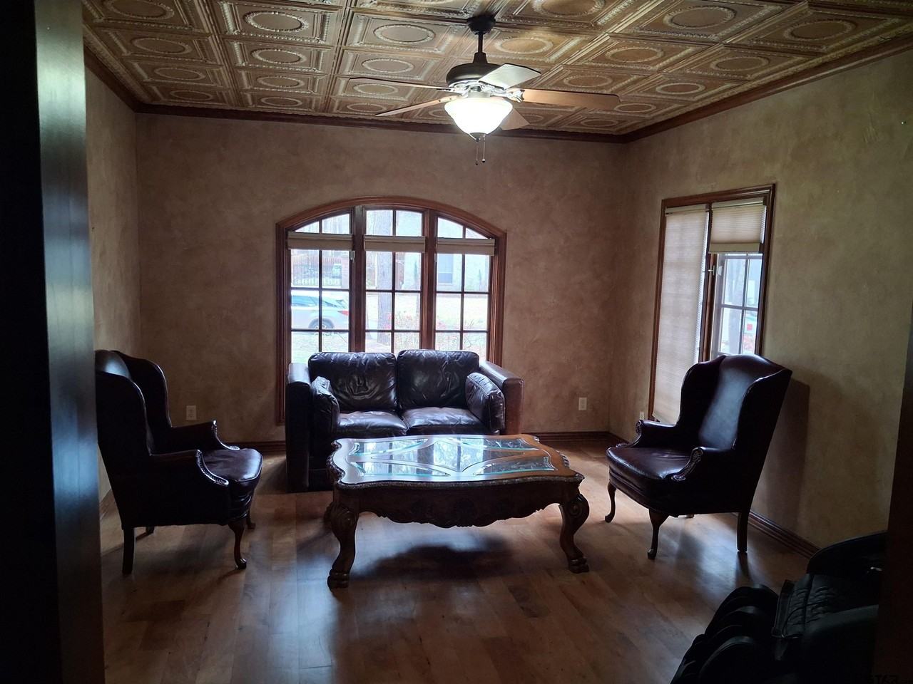 3706 Woods Blvd - Photo 4 of 28