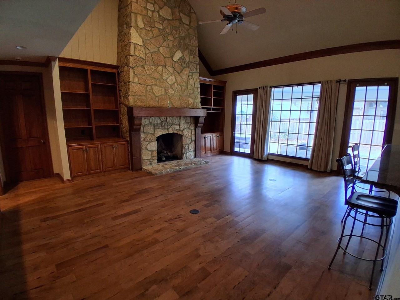 3706 Woods Blvd - Photo 7 of 28