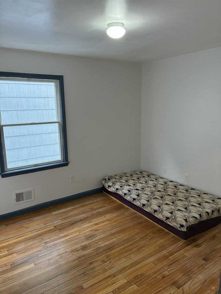 294 Randolph Ave #2 - Photo 5 of 11