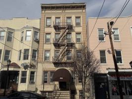 featured image of 202 48th St #3