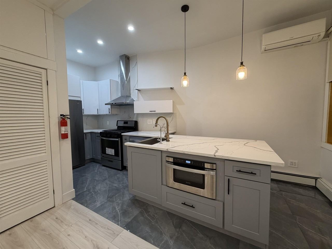 202 48th St #3 - Photo 4 of 8