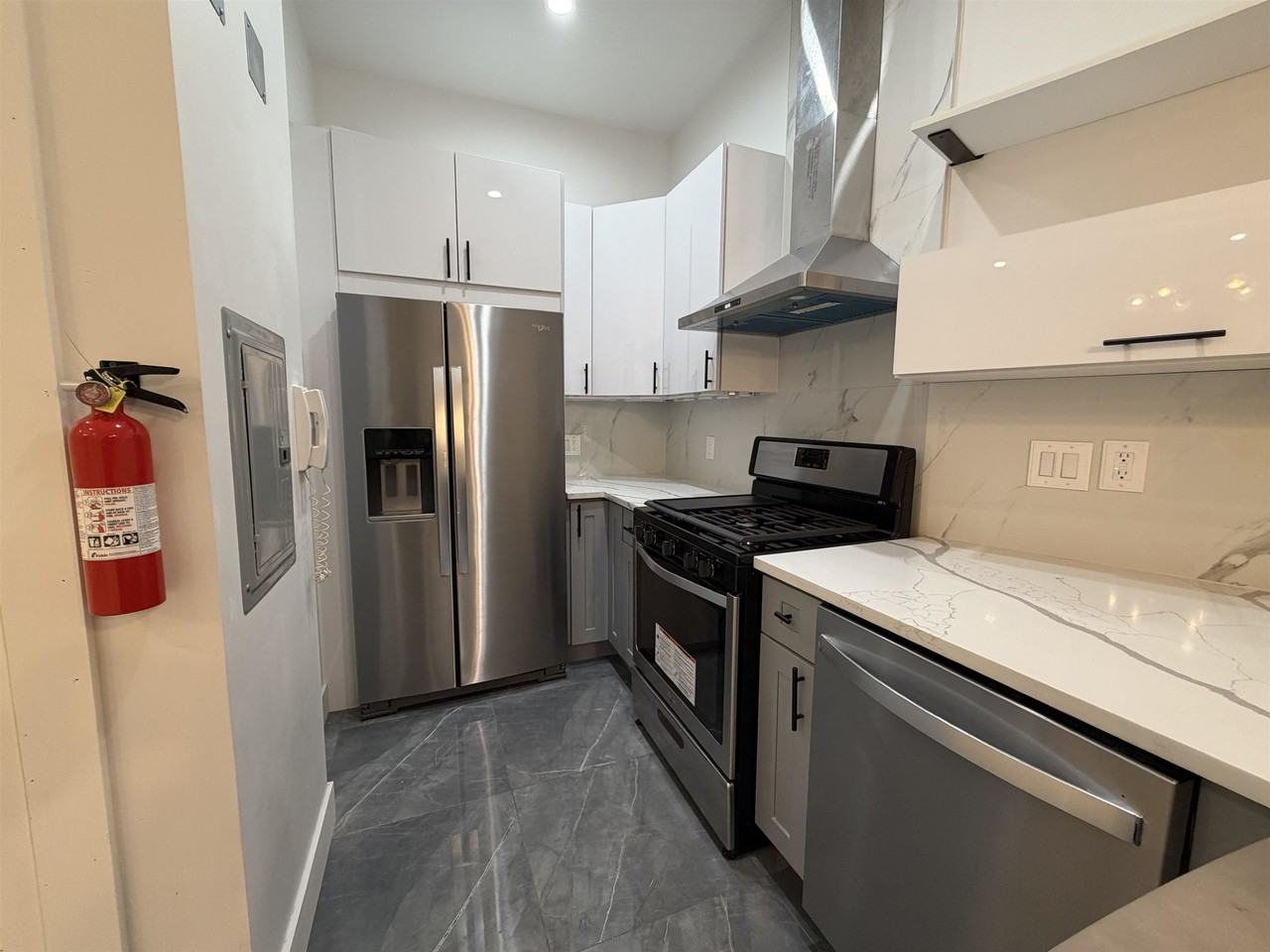 202 48th St #3 - Photo 5 of 8