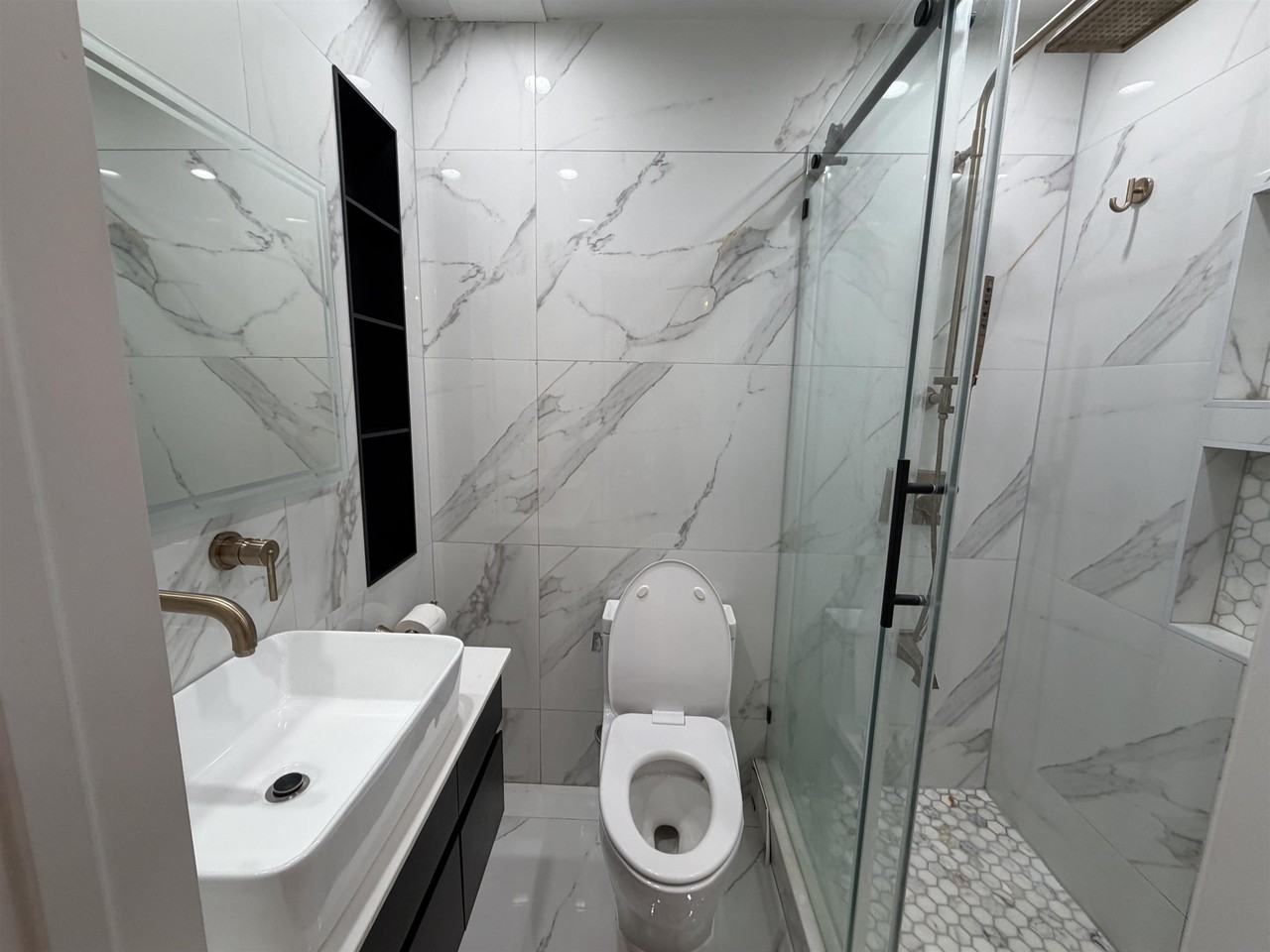 202 48th St #3 - Photo 6 of 8