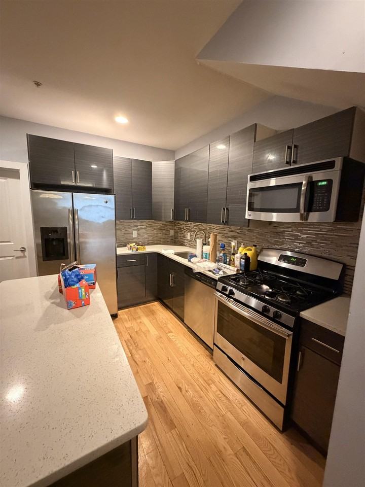 298 6th St - Photo 4 of 14