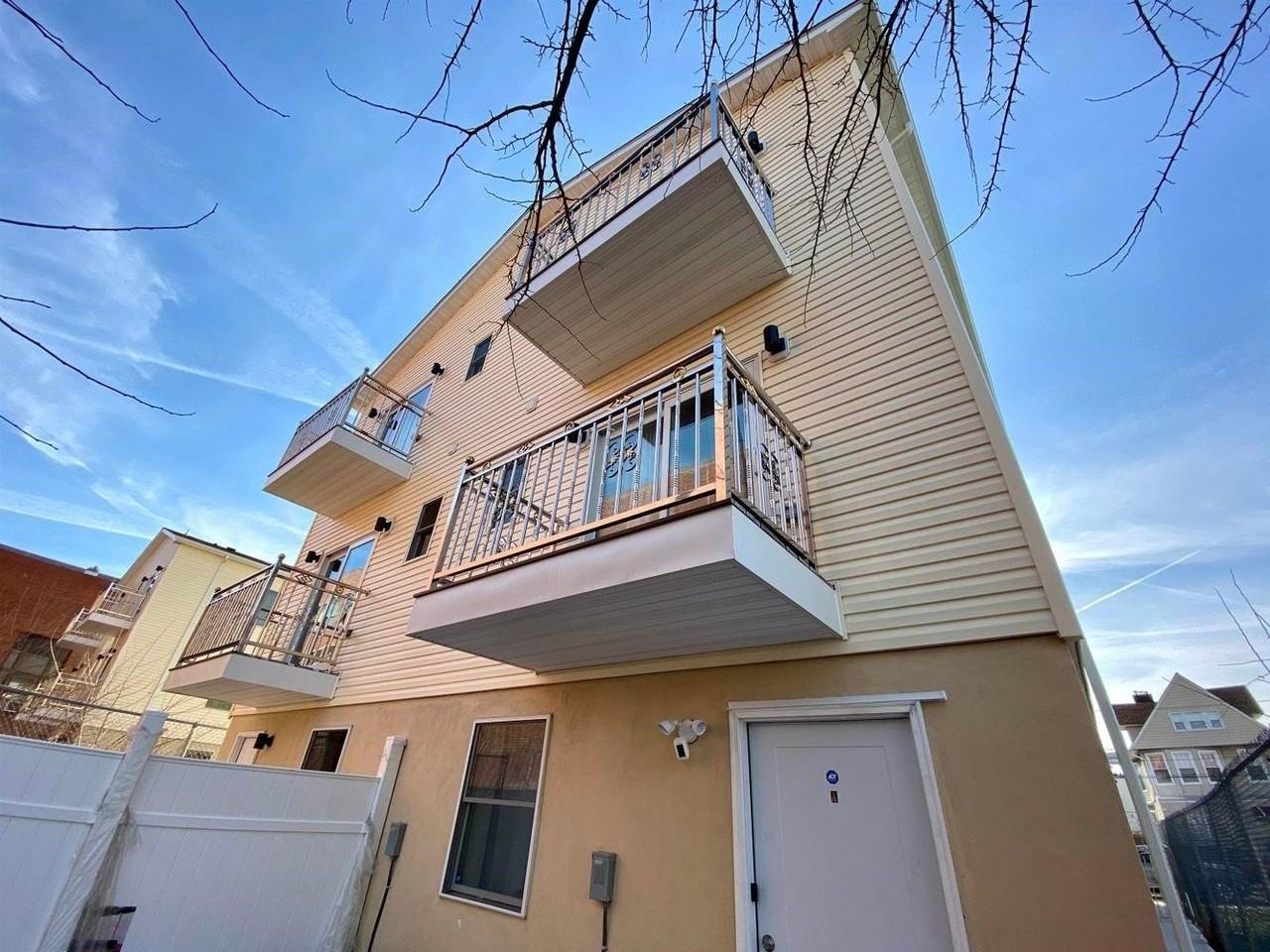 86 Oak St #A - Photo 2 of 18