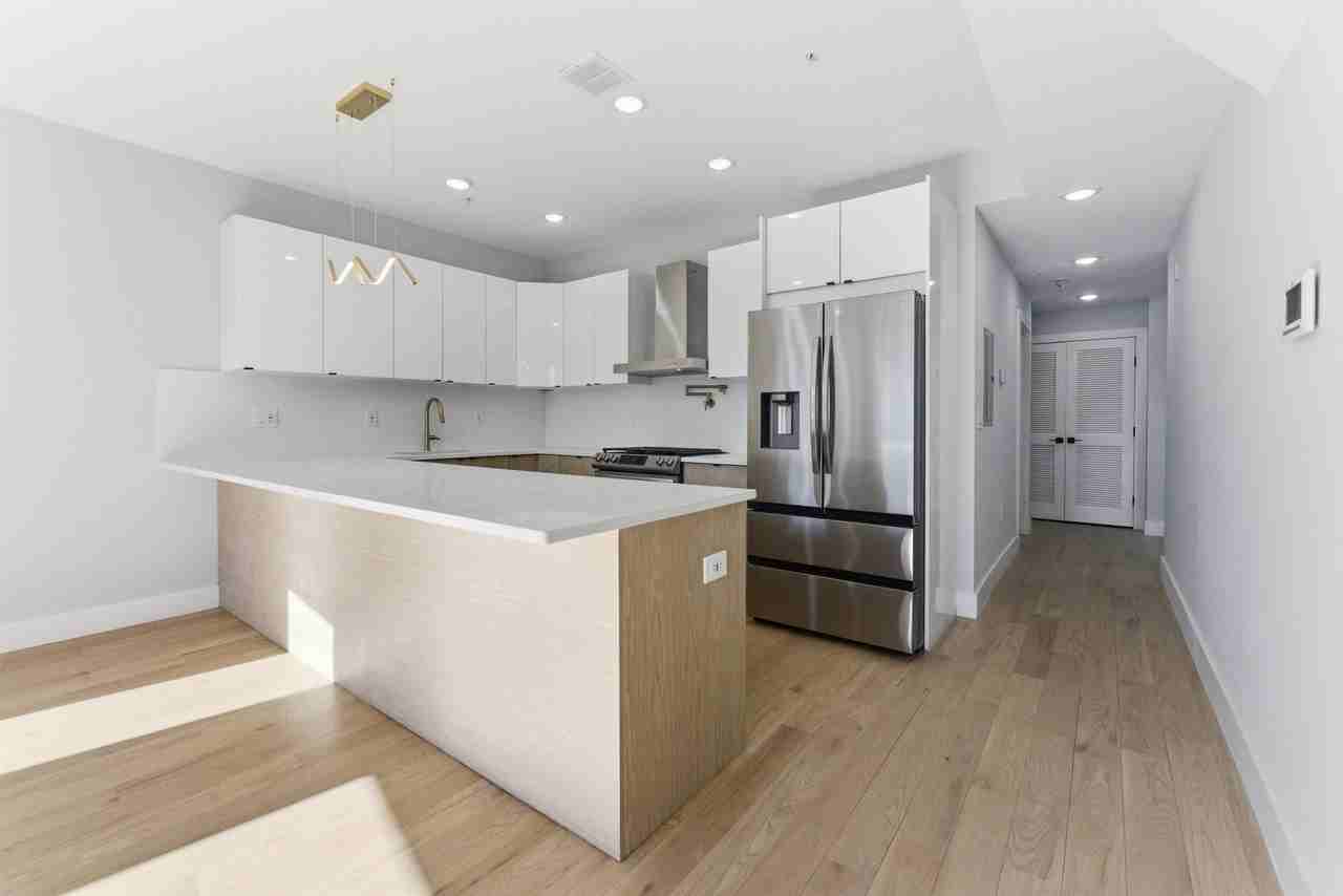 443 Bergen Ave BERGEN AVE #3 - Photo 5 of 20