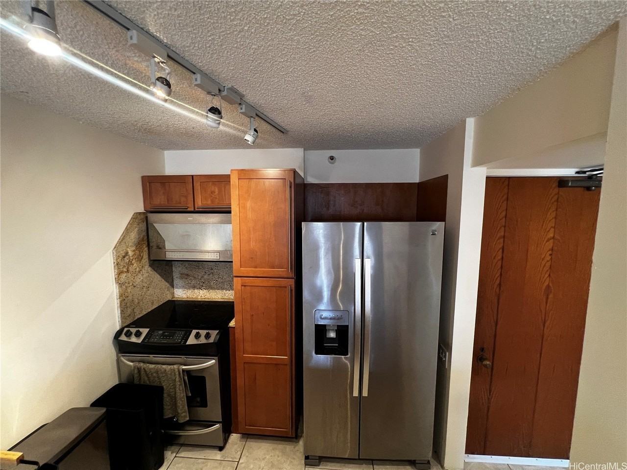 60 N Beretania St Apt 2008 - Photo 2 of 14