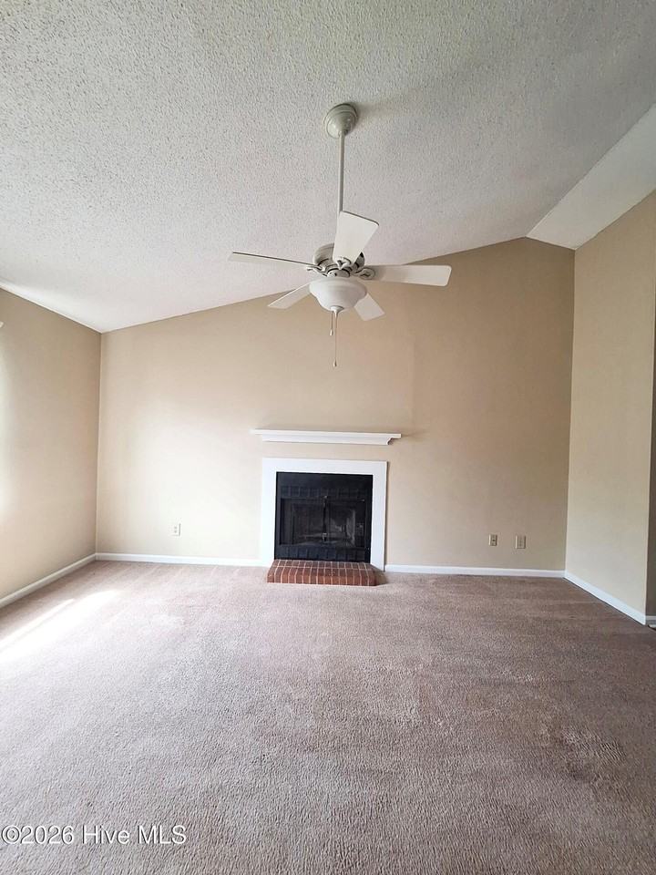 2005 Tiffany Dr - Photo 2 of 7