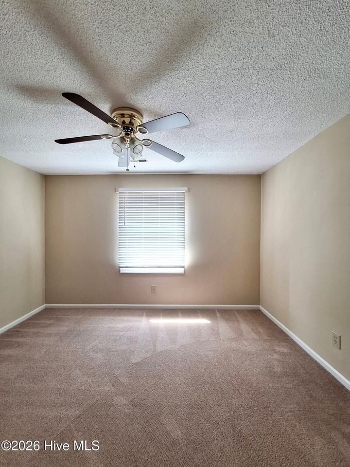 2005 Tiffany Dr - Photo 5 of 7