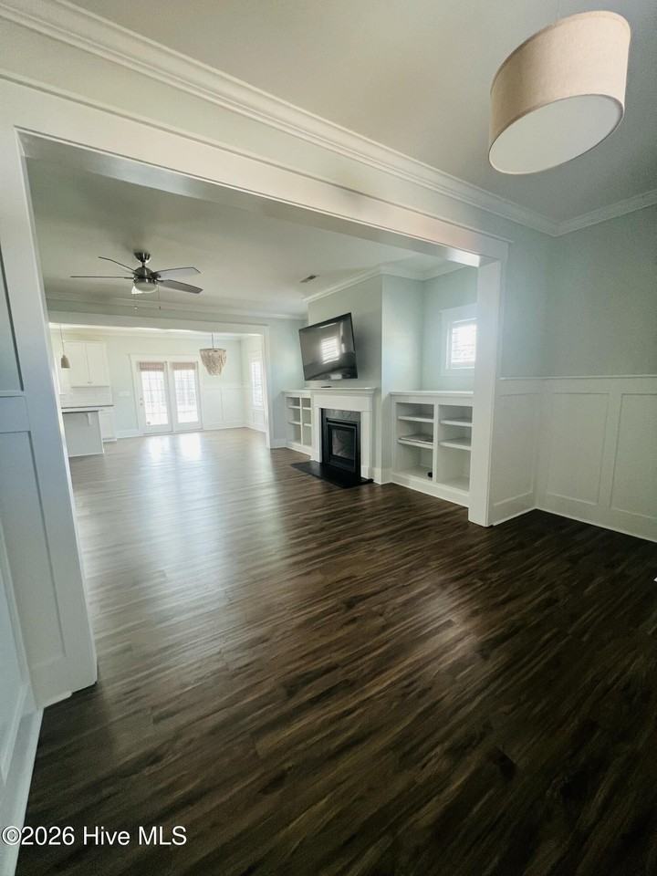 5633 Claremont Ct - Photo 3 of 31