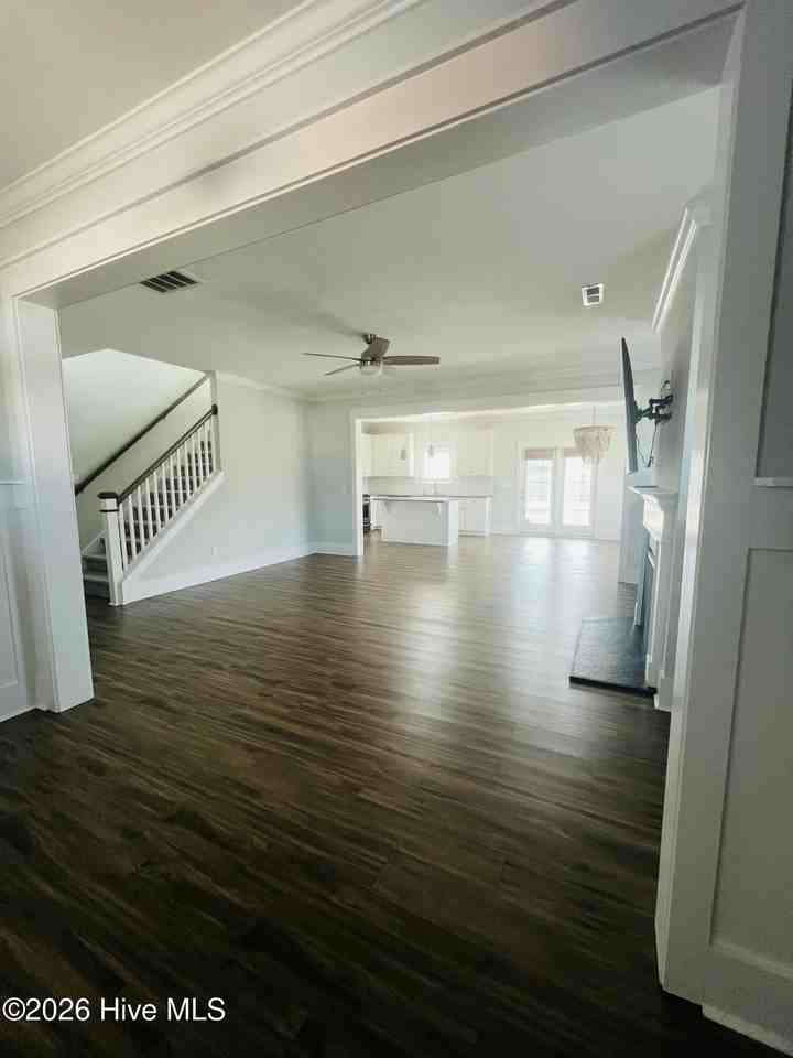 5633 Claremont Ct - Photo 4 of 31