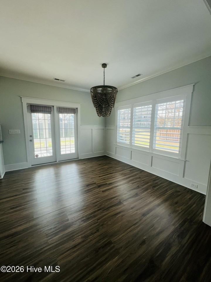 5633 Claremont Ct - Photo 5 of 31