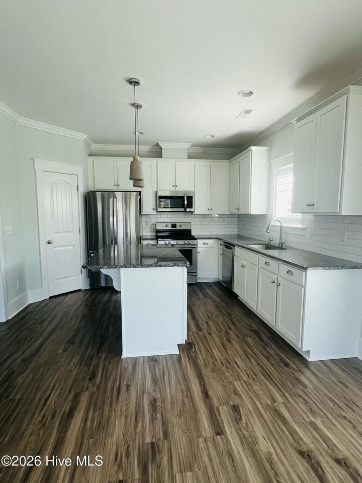 5633 Claremont Ct - Photo 6 of 31