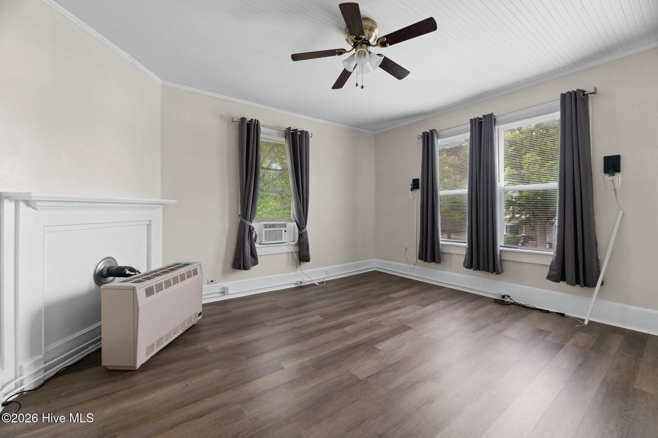 1821 Spencer Ave Unit B - Photo 5 of 19