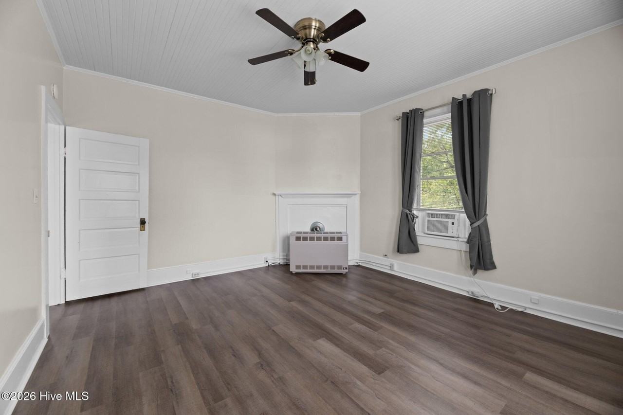 1821 Spencer Ave Unit B - Photo 6 of 19