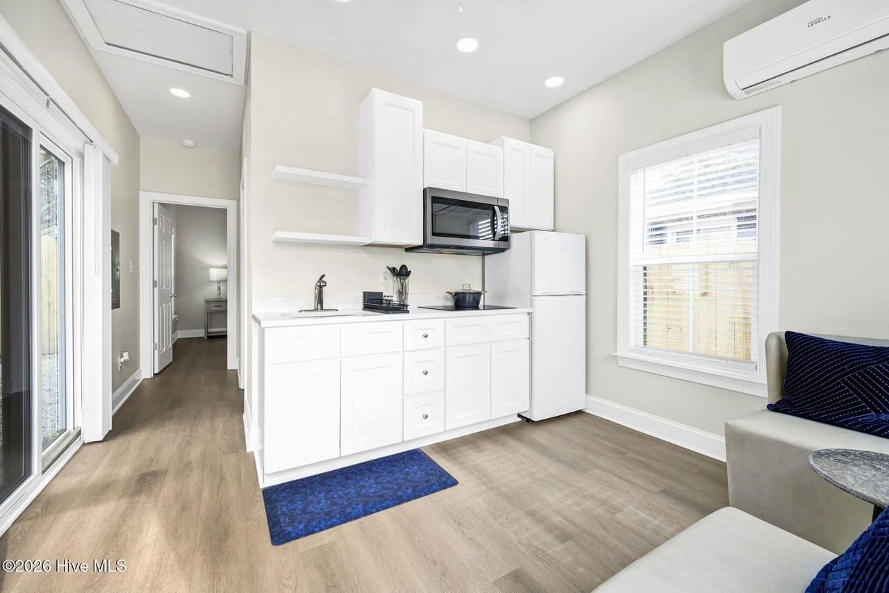 1405 Church St Unit A - Photo 3 of 10