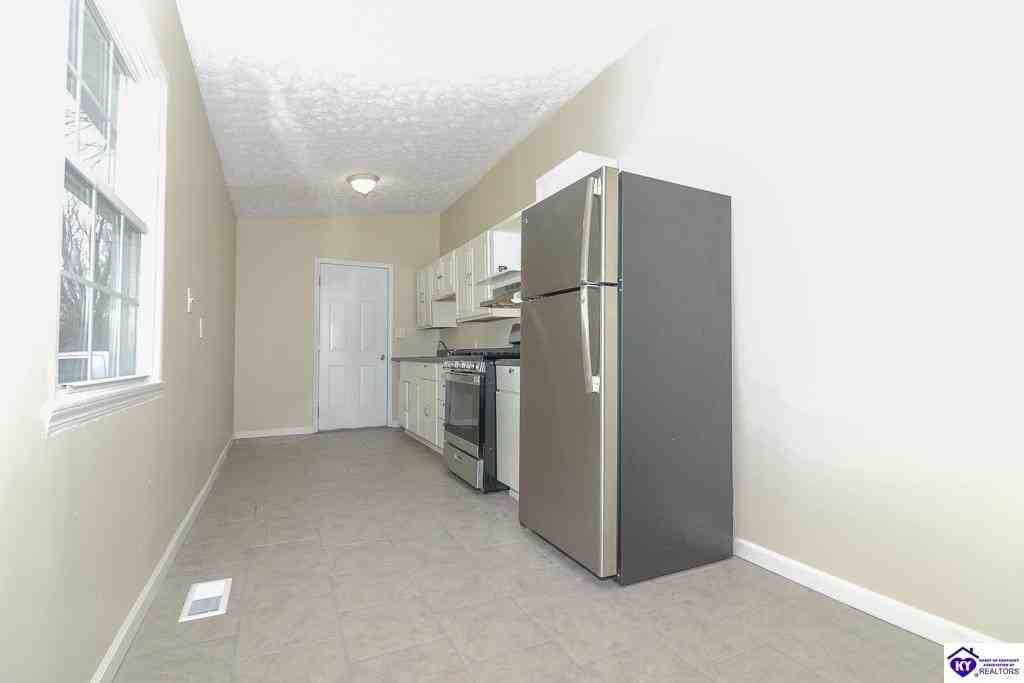 407 Knox Ave - Photo 7 of 24