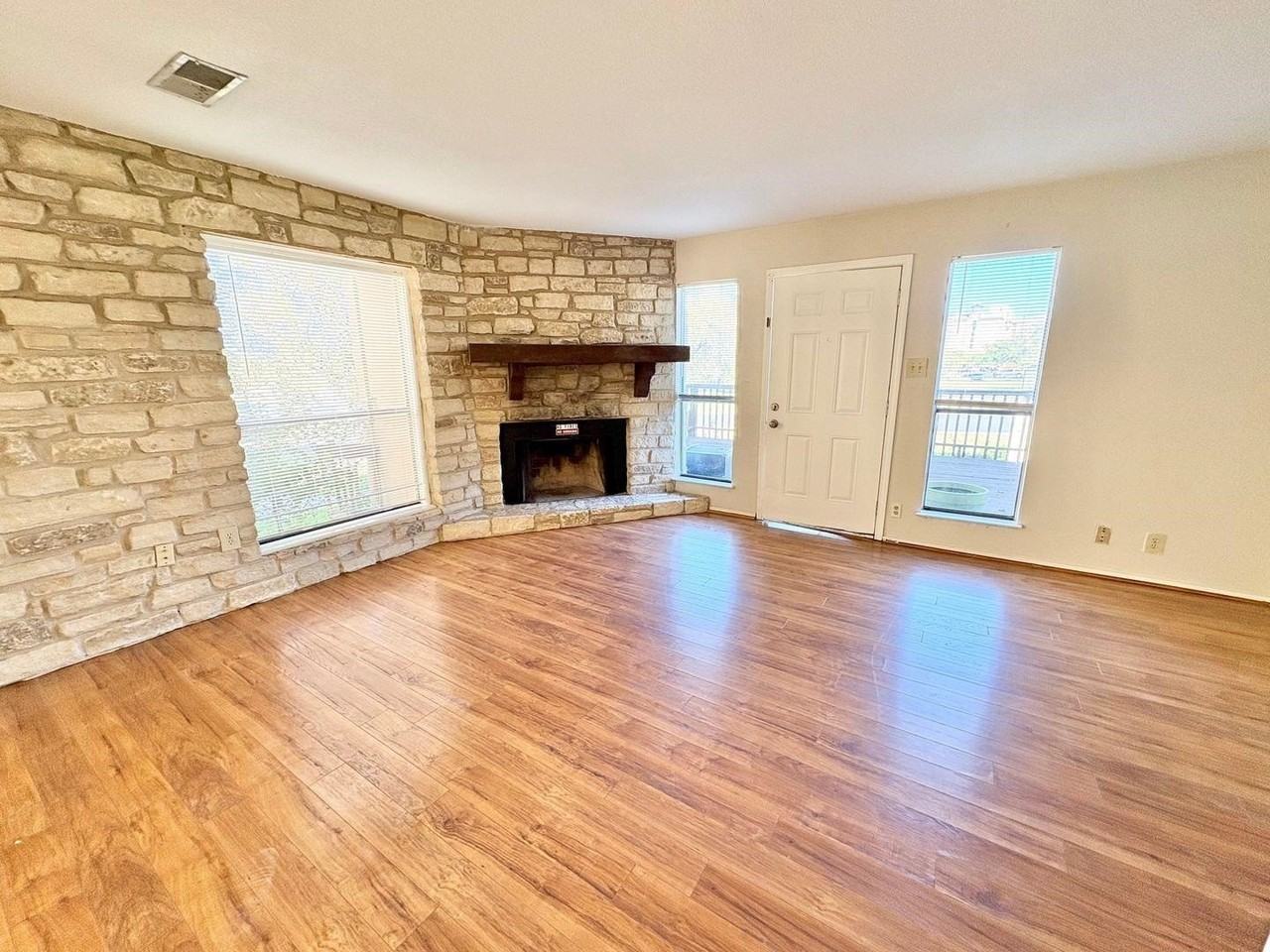 601 Free Rein Unit 2 - Photo 4 of 30