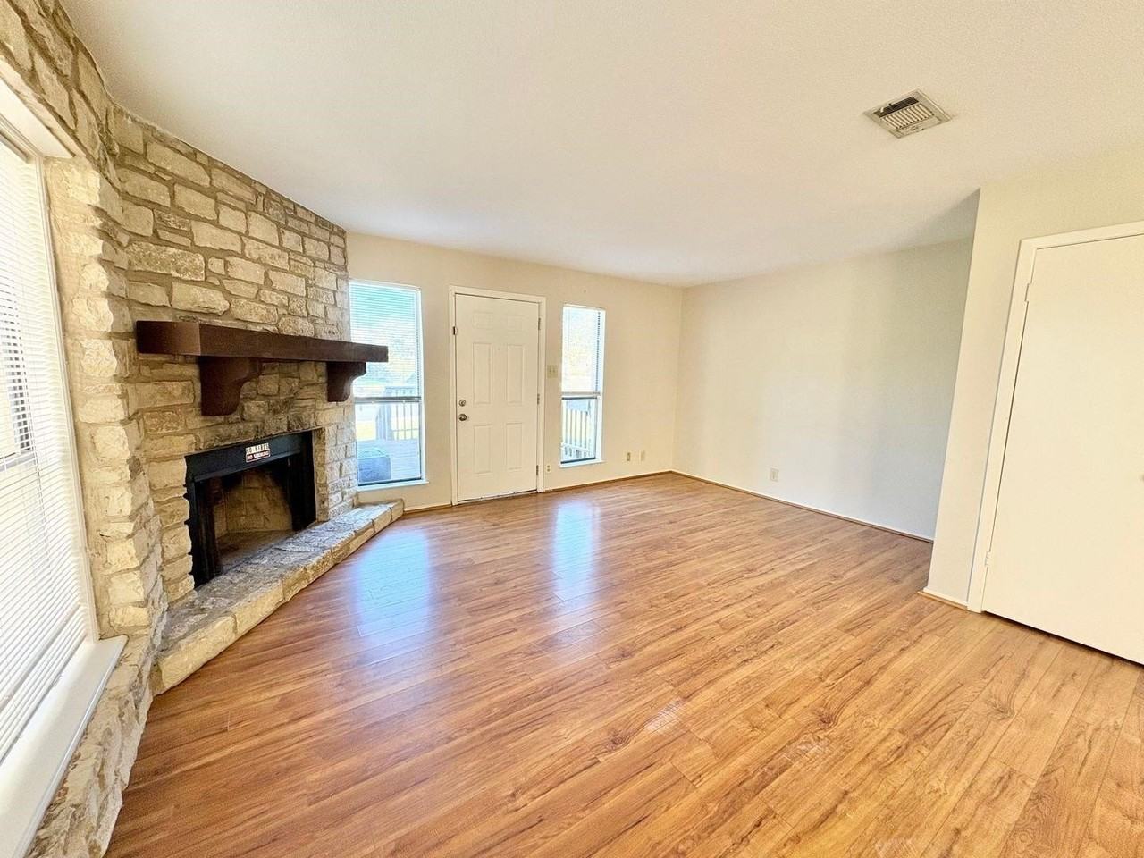 601 Free Rein Unit 2 - Photo 5 of 30