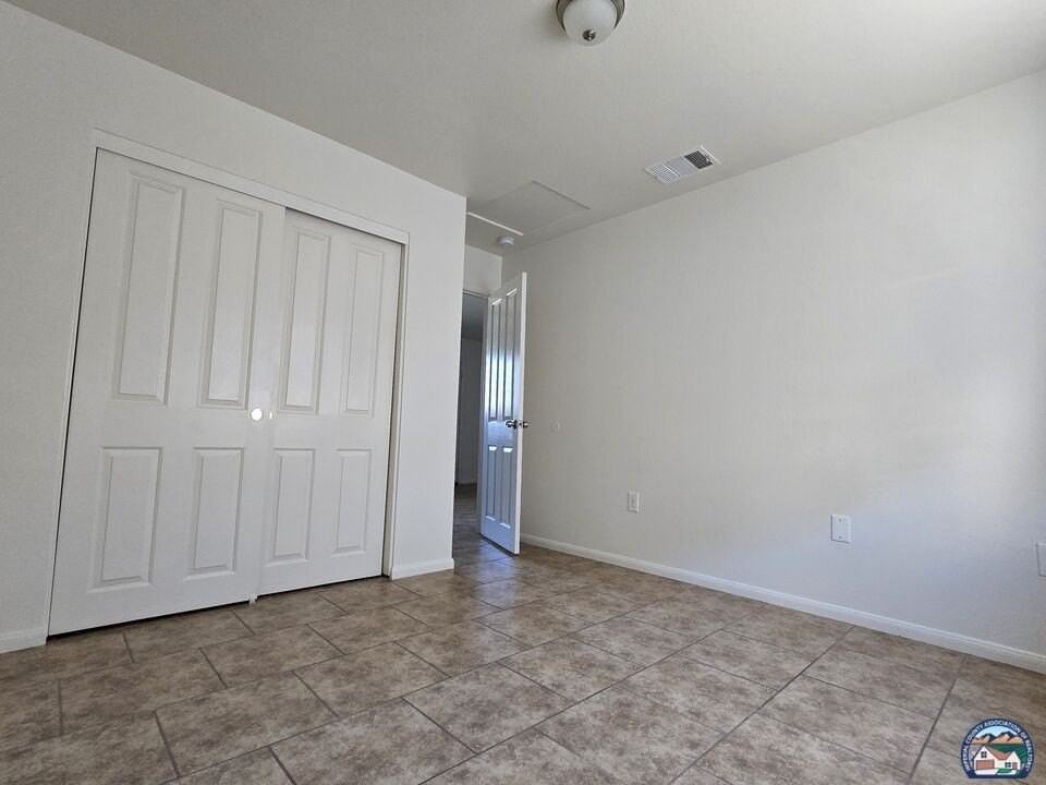 942 E St Unit 3 - Photo 7 of 14