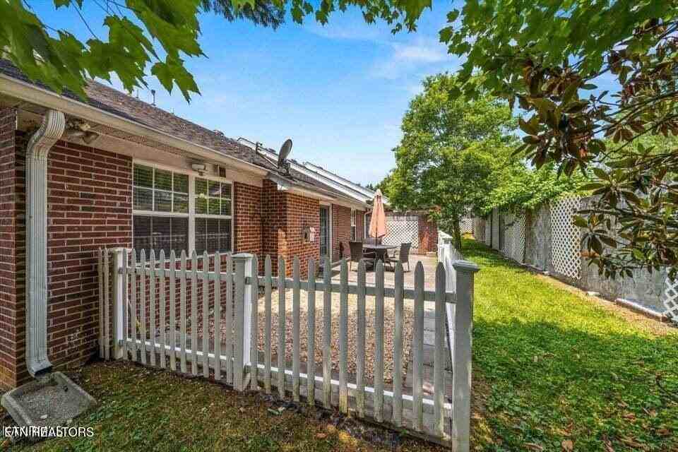 422 Brookshire Way - Photo 2 of 20