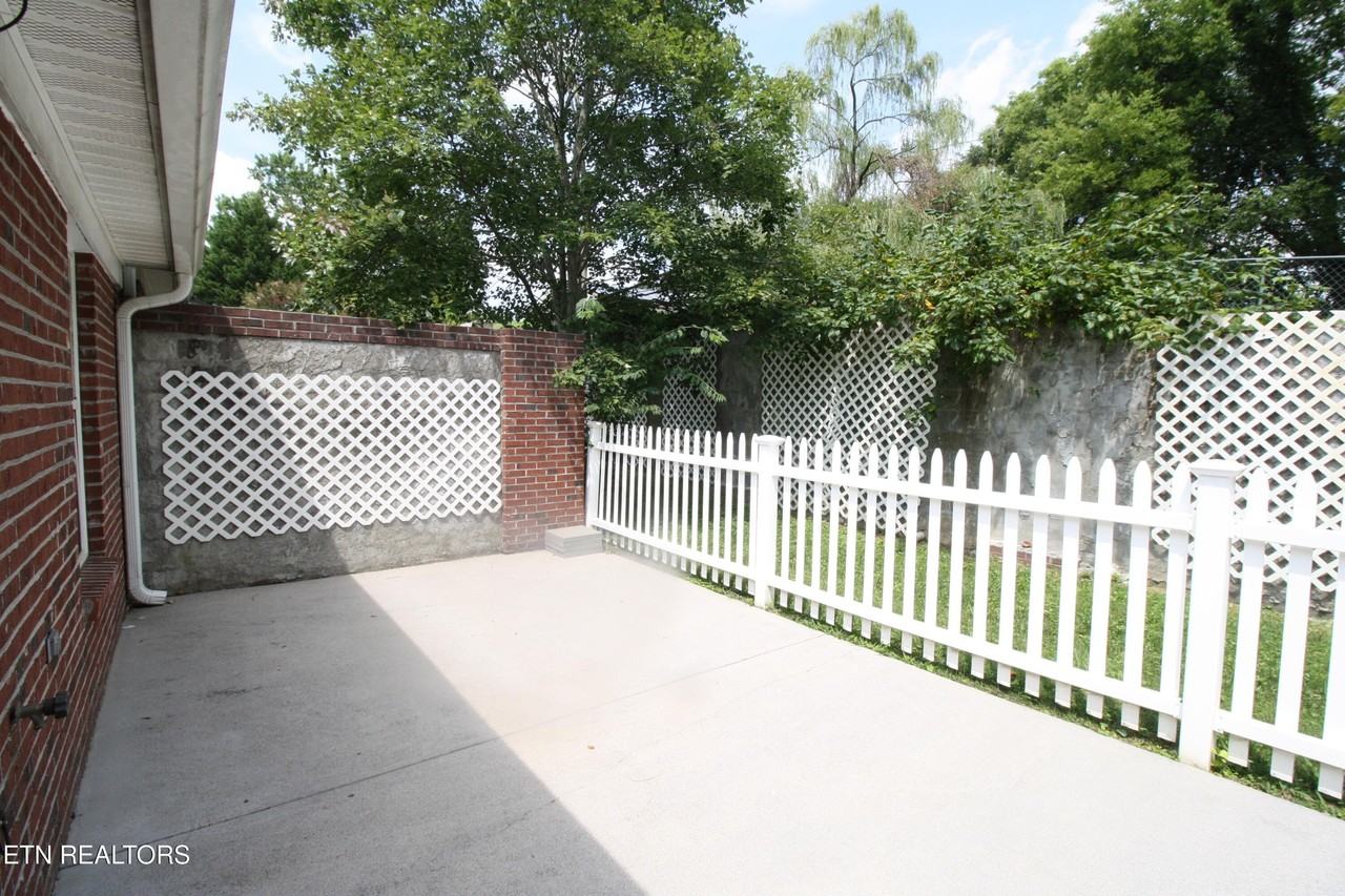 422 Brookshire Way - Photo 3 of 20