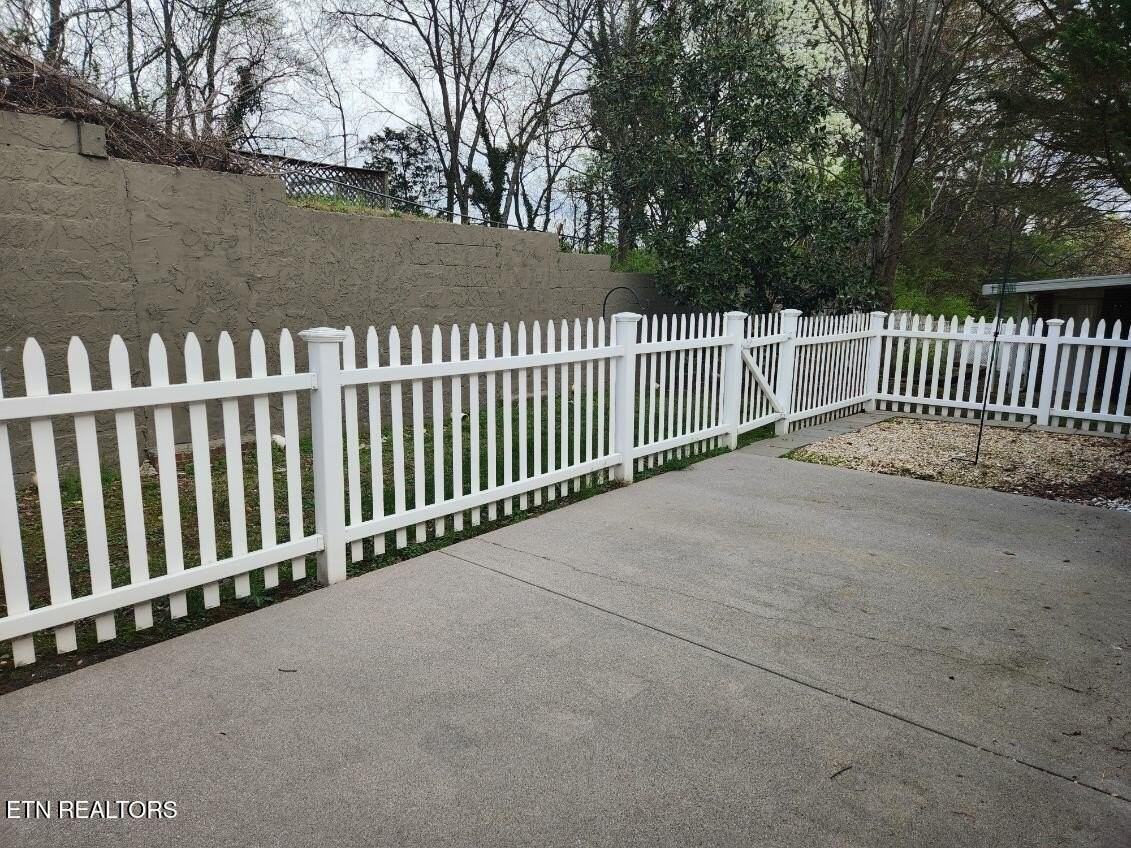 422 Brookshire Way - Photo 4 of 20