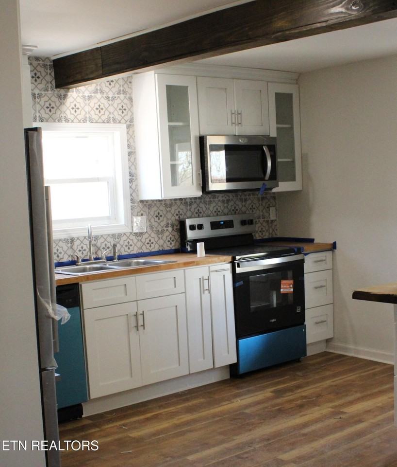 2281 Lone Mountain Rd Unit A - Photo 3 of 36