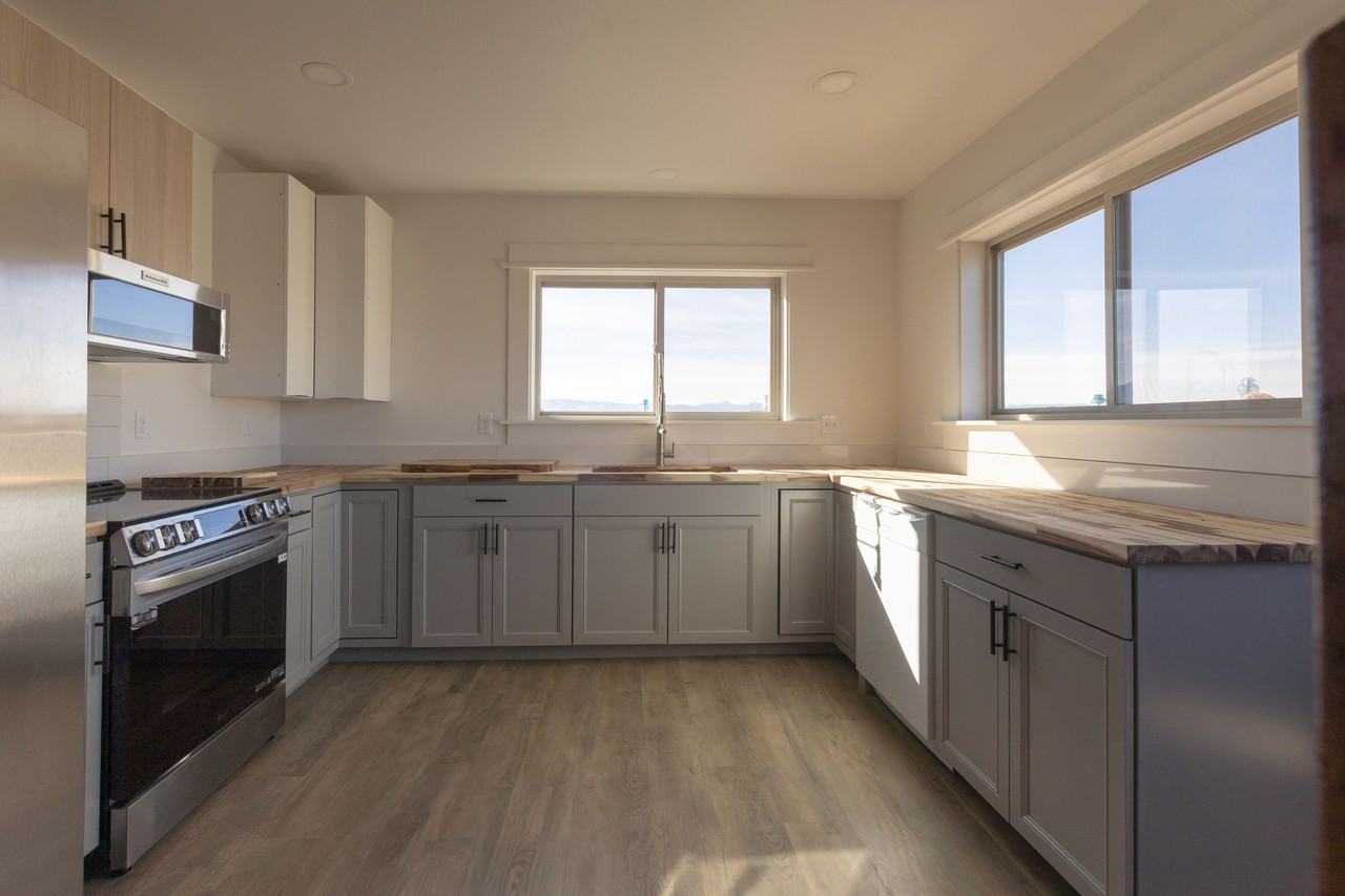 546 546 Alaska Frontage Road - Shop and - Photo 7 of 17