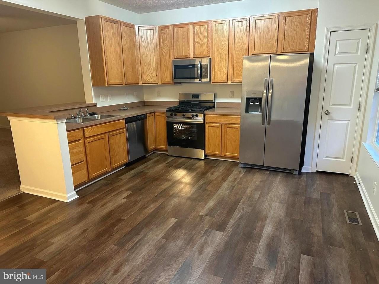 7216 Mockingbird Cir - Photo 3 of 40