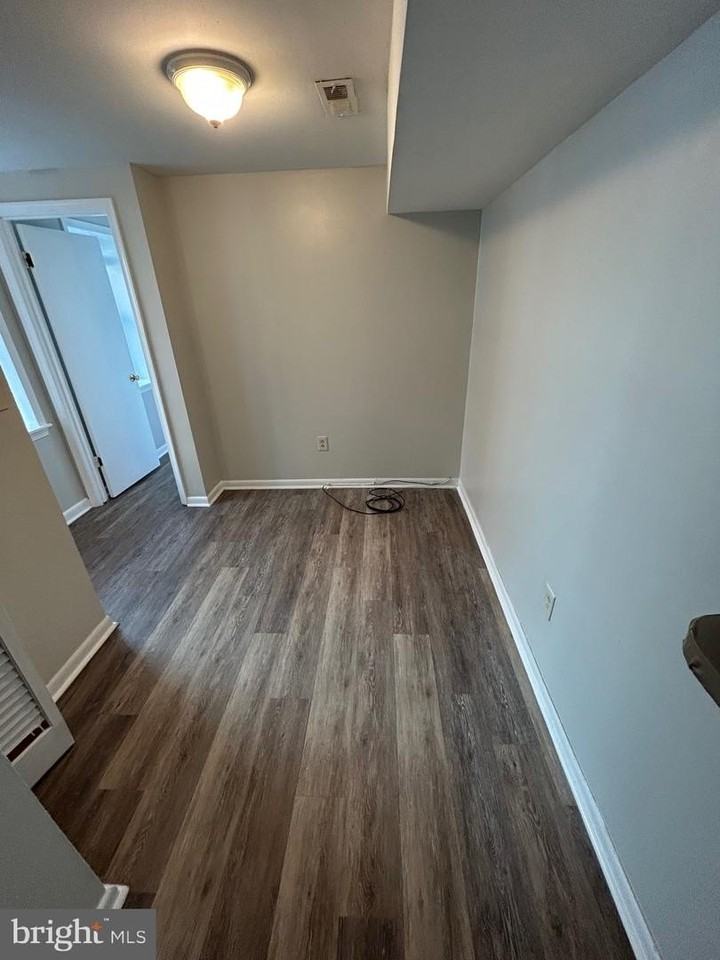 521 S Wolfe St - Photo 2 of 10