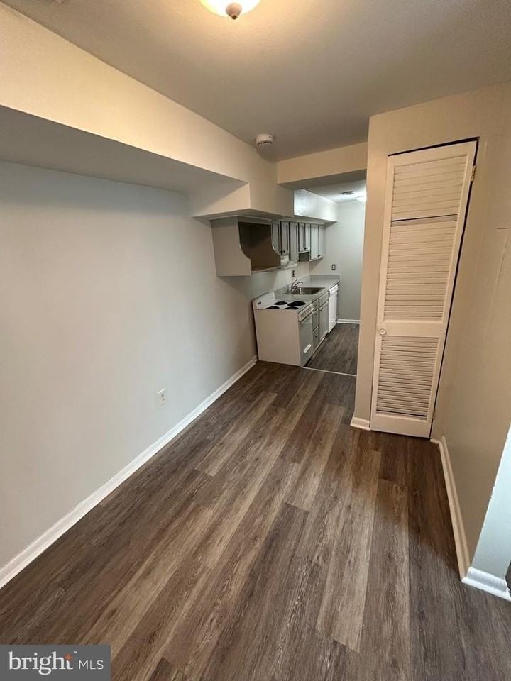 521 S Wolfe St - Photo 3 of 10