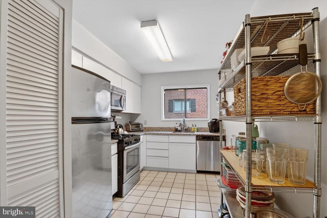 236 W Taylor Run Pkwy - Photo 4 of 20