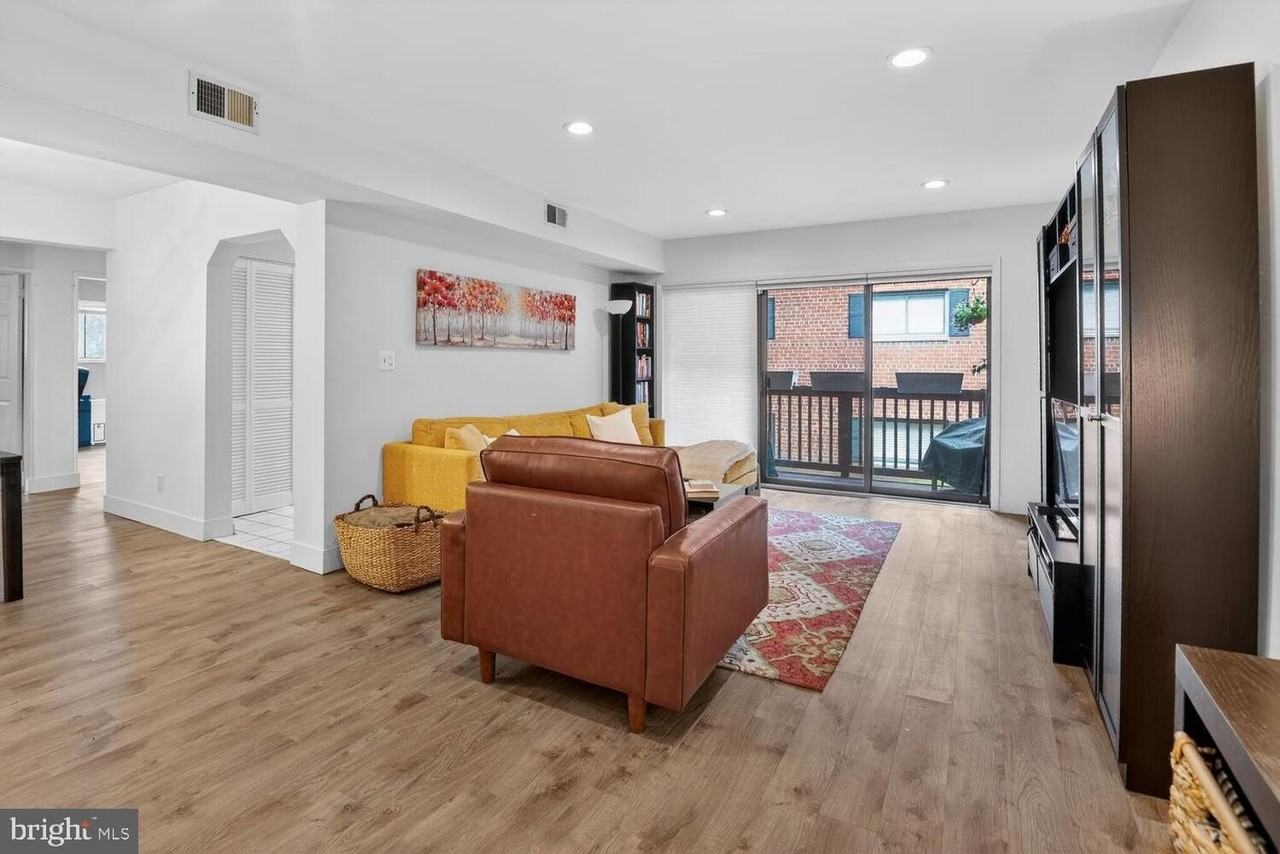 236 W Taylor Run Pkwy - Photo 5 of 20