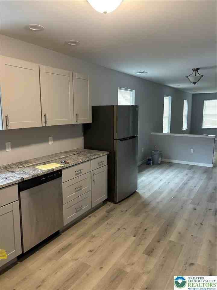 140 Gum St Unit B - Photo 4 of 12