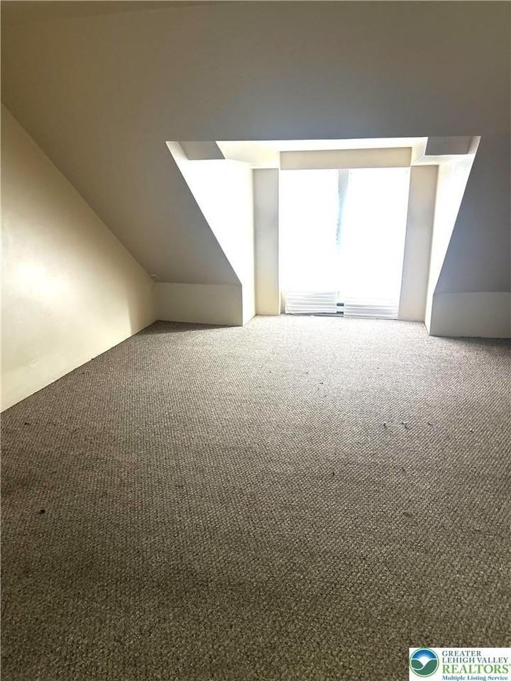 823 1/2 W Washington St - Photo 6 of 11