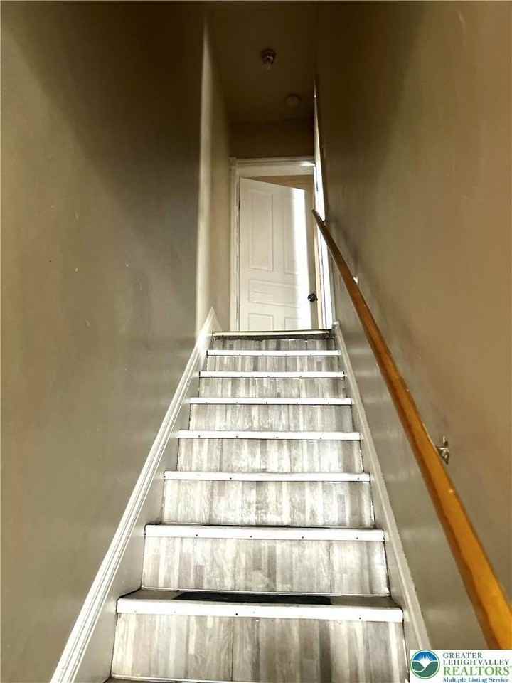 823 1/2 W Washington St - Photo 7 of 11