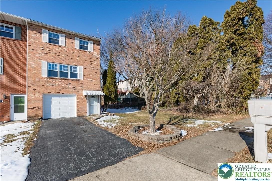 3155 Lucas Dr - Photo 2 of 22