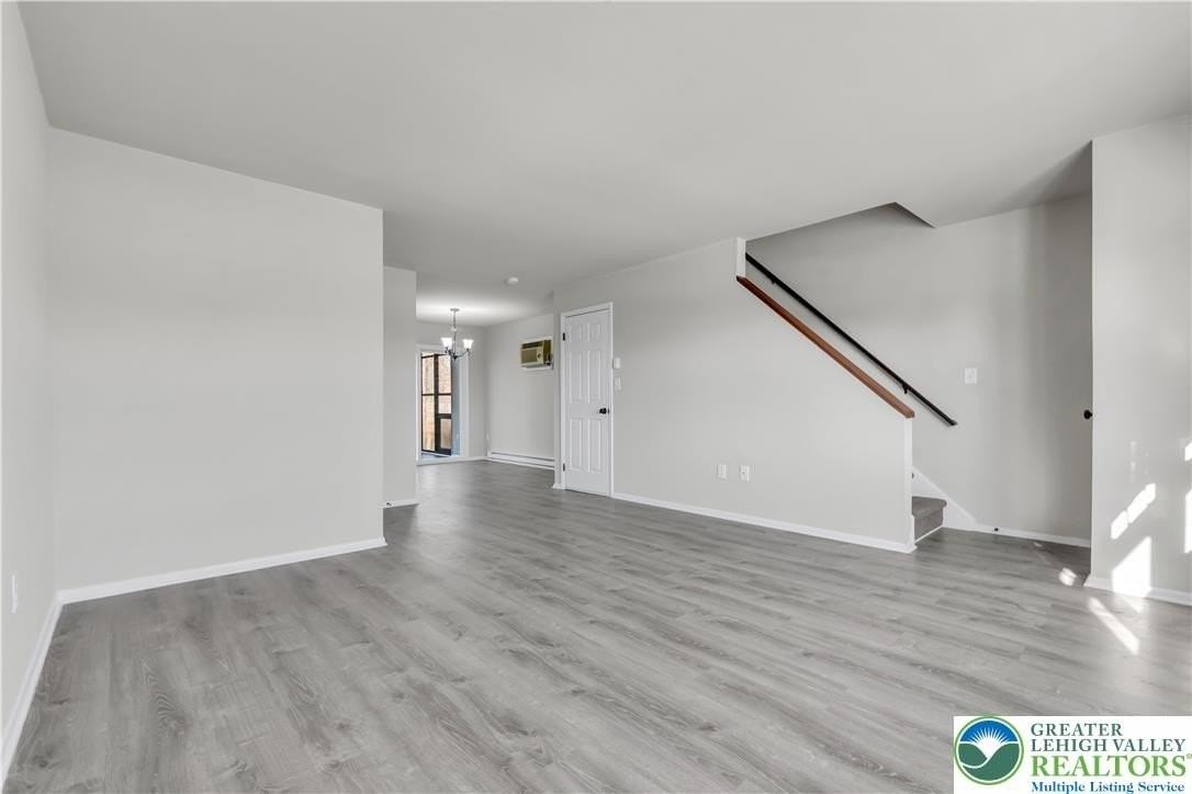 3155 Lucas Dr - Photo 4 of 22