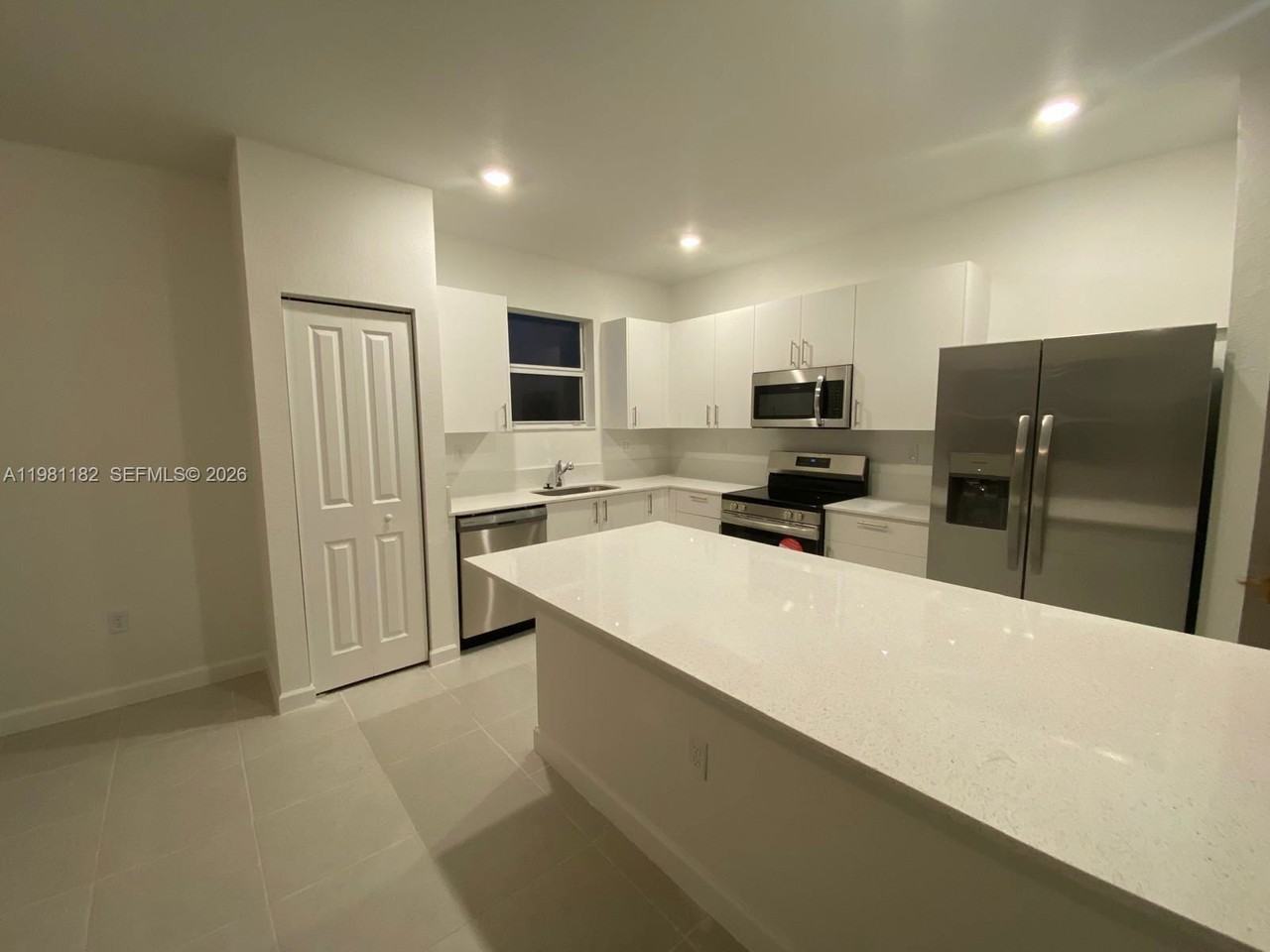 2310 Se 28th Dr - Photo 2 of 8